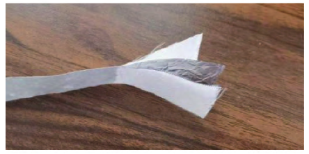 圖1 鋁箔玻纖複合織物剝離強力測試樣