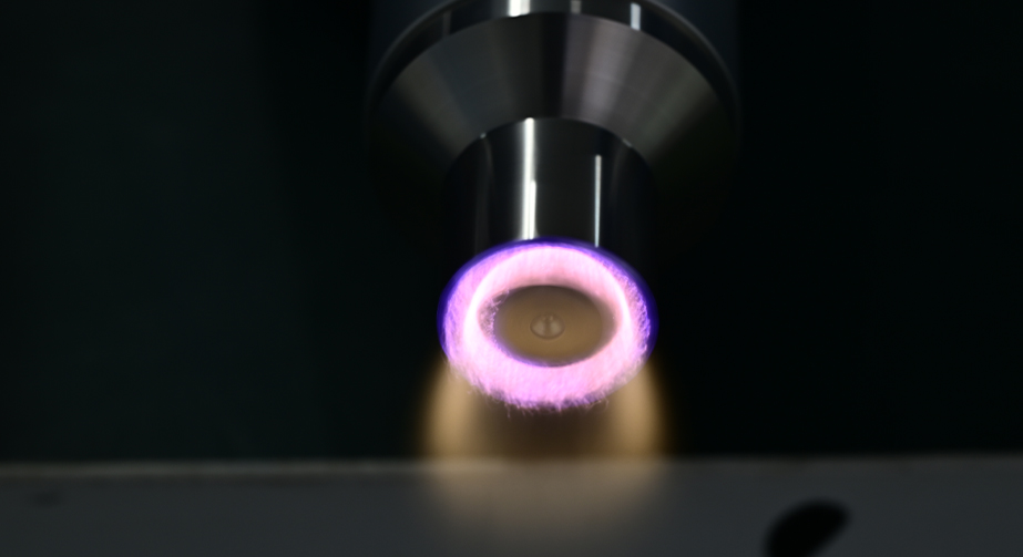 低溫9I在线看片成人免费體處理對碳基材料的改性