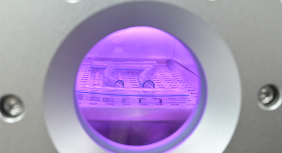 O29I在线看片成人免费體處理矽橡膠醫用導管表麵提高後續塗層結合強度